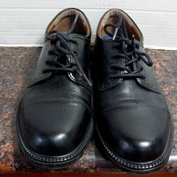 Dockers Wing Tip Shoes...Size 7.5...Worn Once.. - Picture 1 of 5